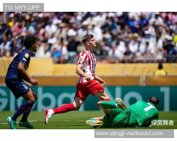 世界杯惊现冷门巴萨以三球完胜马竞赛场争议判罚引发热议